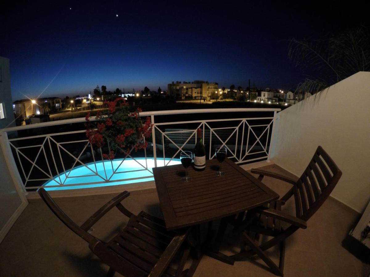 Kato Paphos Suites Esterno foto