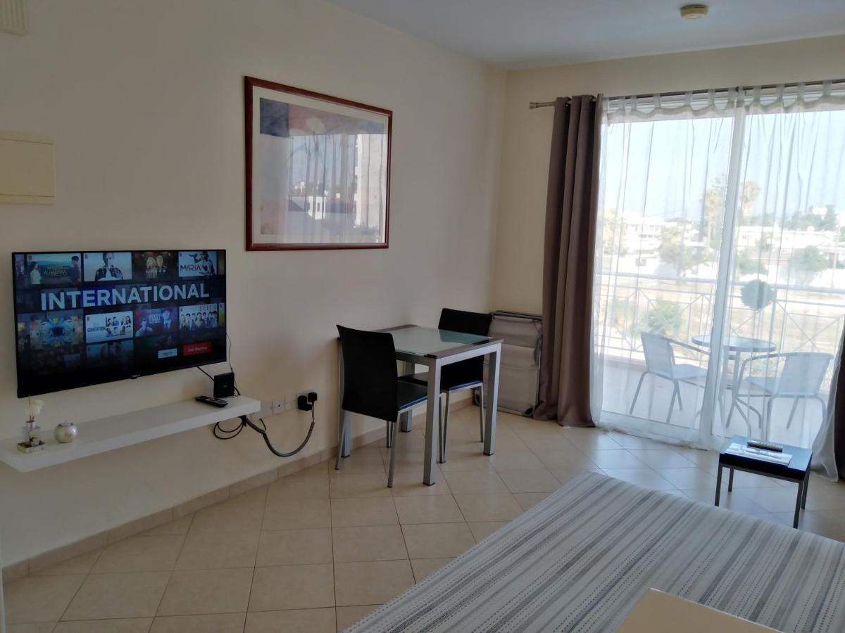 Kato Paphos Suites Esterno foto