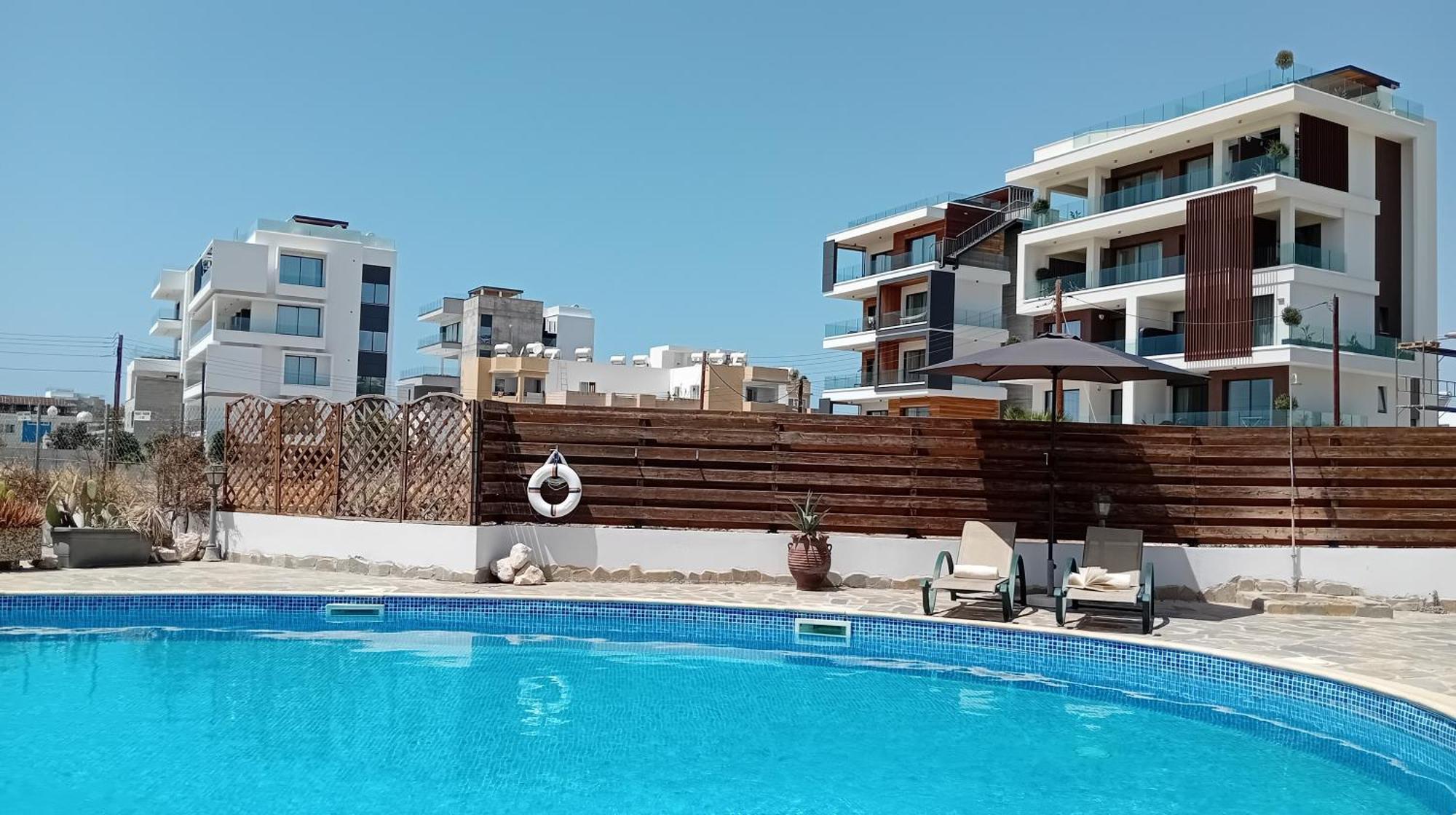 Kato Paphos Suites Esterno foto