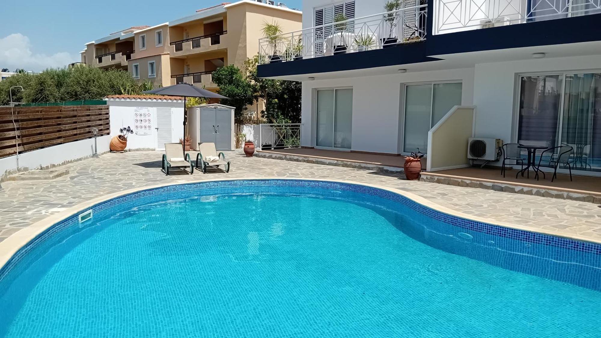 Kato Paphos Suites Esterno foto