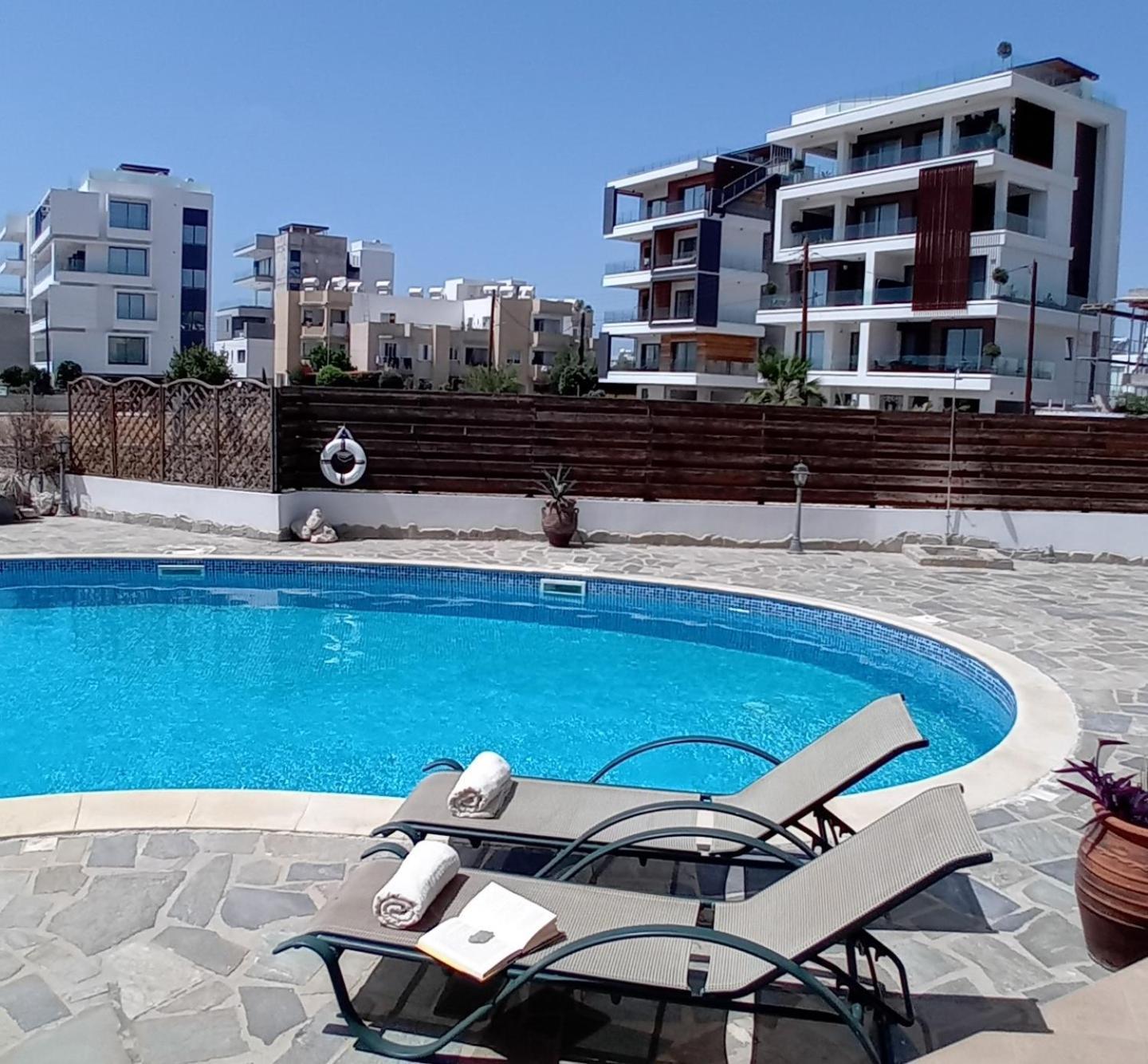 Kato Paphos Suites Esterno foto