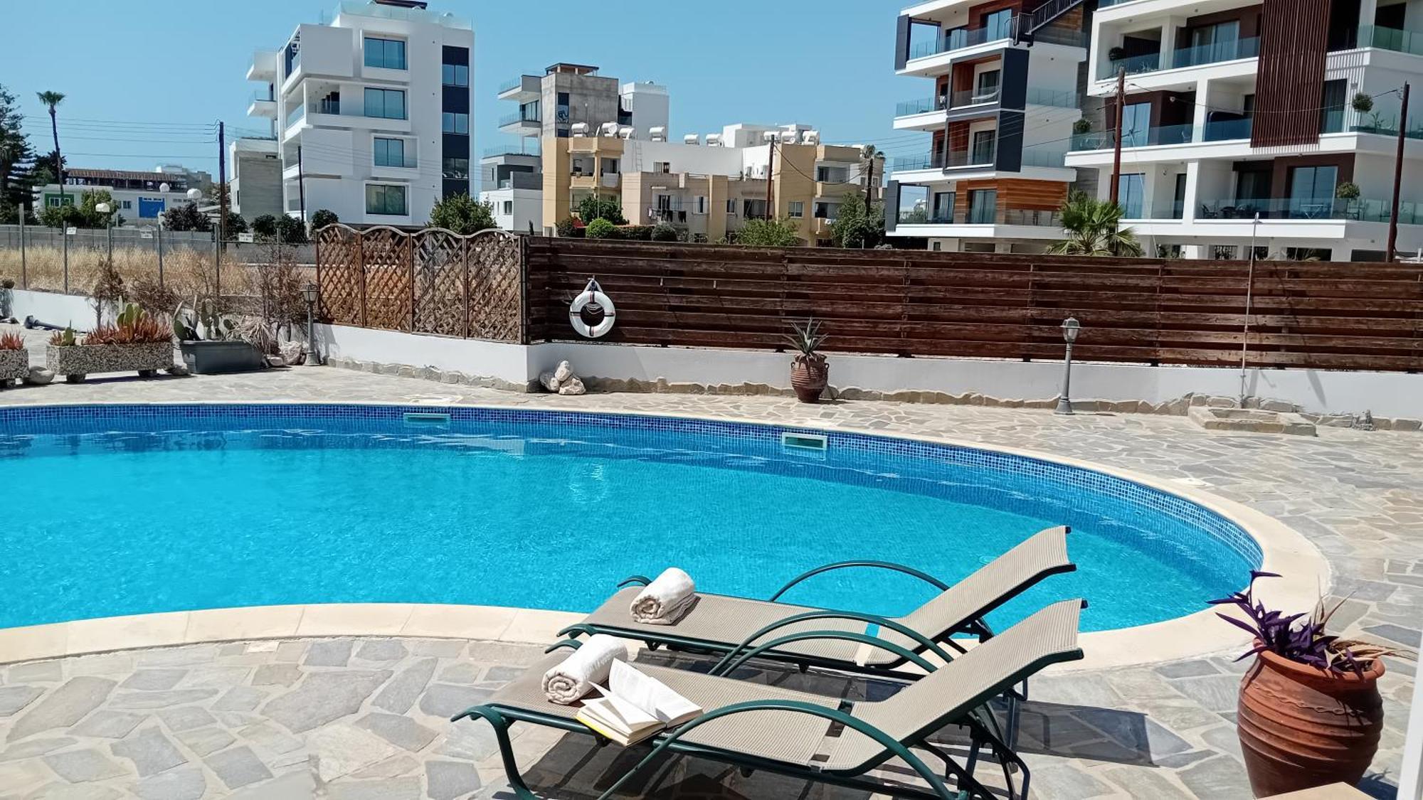 Kato Paphos Suites Esterno foto